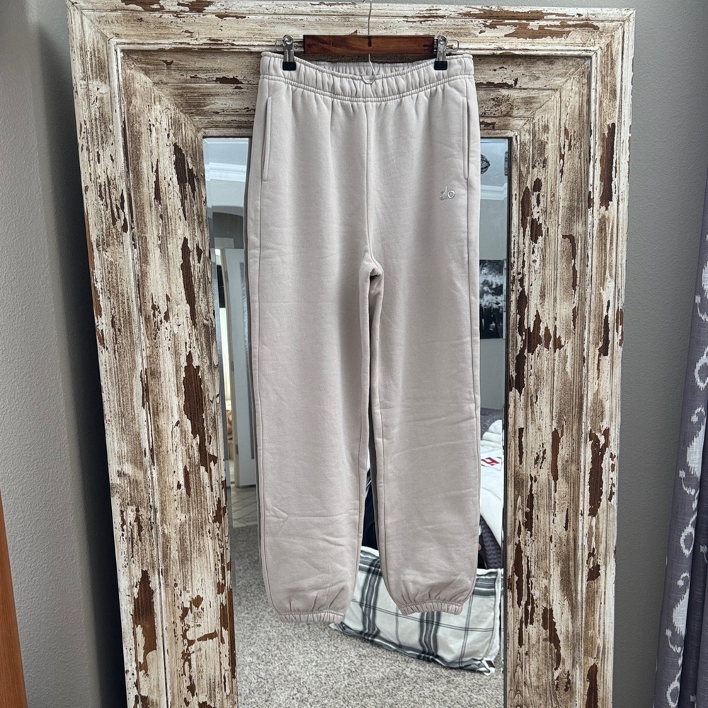 ALO women’s sweat pants Beige Jogger Pants
